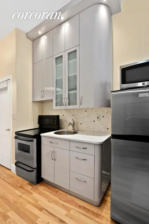 New York City Real Estate | View 140 West 69th Street, 96C | Kitchen | View 3
