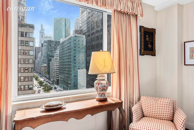 New York City Real Estate | View 475 Park Avenue, 11A | Great View of Park Avenue! | View 7