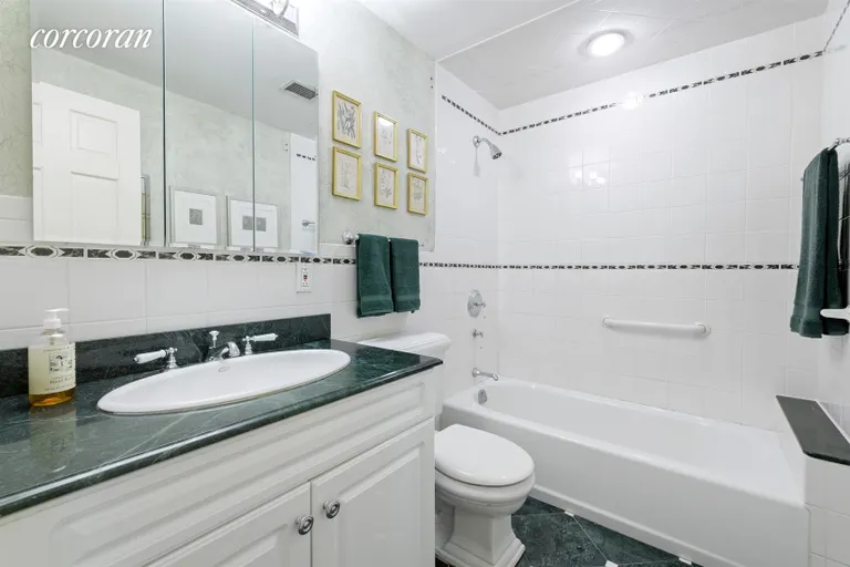 New York City Real Estate | View 475 Park Avenue, 11A | Bathroom | View 12