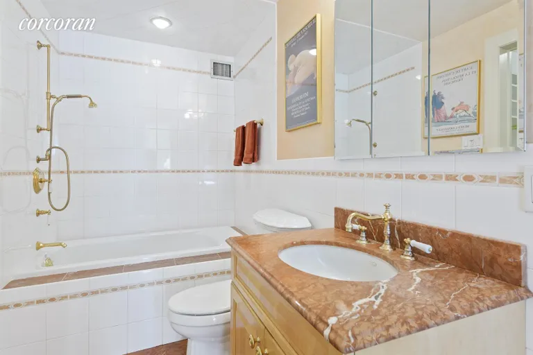 New York City Real Estate | View 475 Park Avenue, 11A | 2nd Bathroom | View 13
