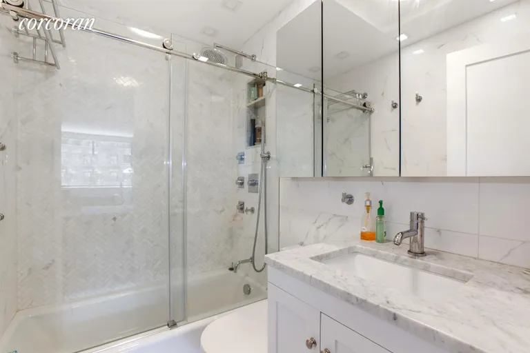 New York City Real Estate | View 275 West 96th Street, 7J | Primary Bathroom | View 4