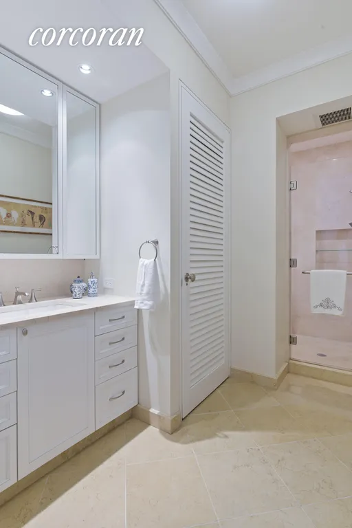 New York City Real Estate | View 257 Central Park West, 7C | Mint condition master bathroom | View 8