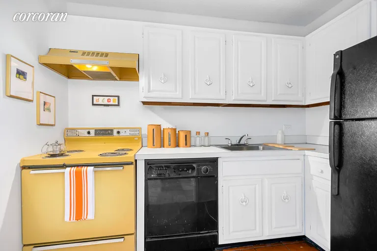New York City Real Estate | View 137 East 36th Street, 17H | Kitchen | View 5