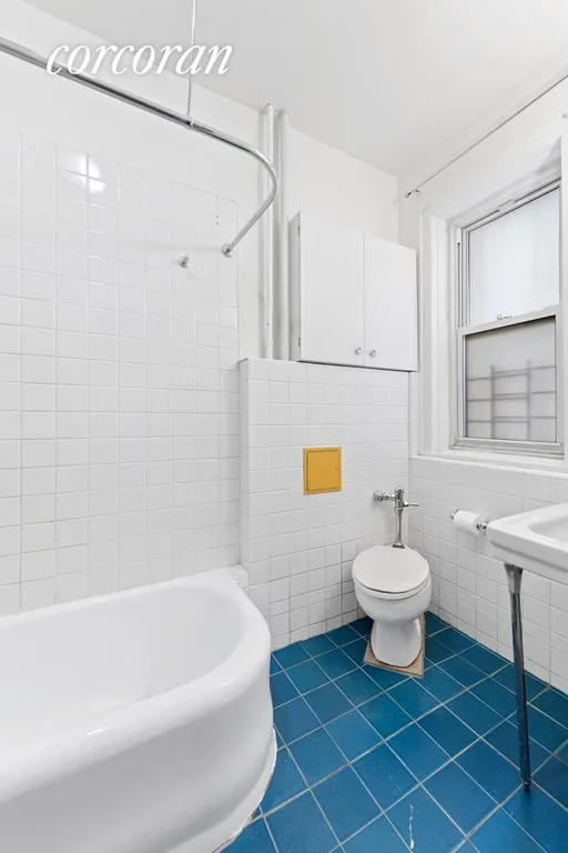 New York City Real Estate | View 114 Morningside Drive, 33 | Primary Bathroom | View 7