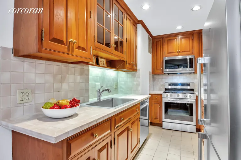 New York City Real Estate | View 116 Pinehurst Avenue, G 14 | Kitchen | View 4