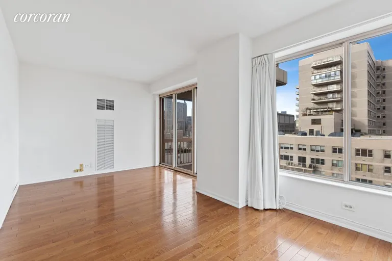 New York City Real Estate | View 200 East 69th Street, 21A | room 2 | View 3
