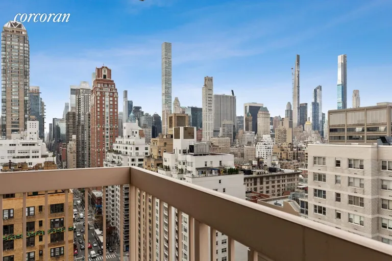 New York City Real Estate | View 200 East 69th Street, 21A | room 7 | View 8