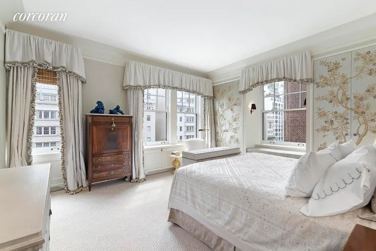New York City Real Estate | View 830 Park Avenue, 7-8A | Primary BR #1; spacious corner room | View 8