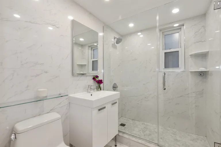 New York City Real Estate | View 345 East 56th Street, 5J | Primary Bathroom | View 6