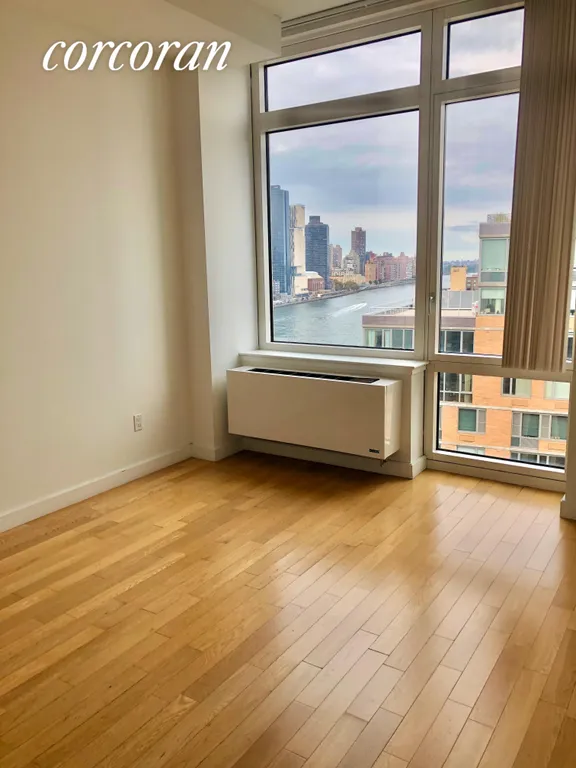 New York City Real Estate | View 415 Main Street, PH2H | room 3 | View 4