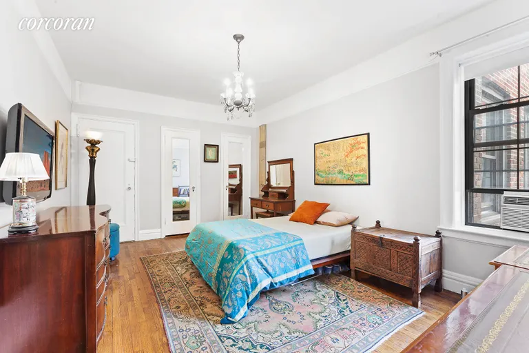 New York City Real Estate | View 230 East 71st Street, 6J | room 2 | View 3