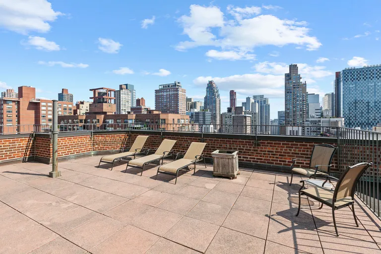 New York City Real Estate | View 233 East 69th Street, 5G | room 6 | View 7