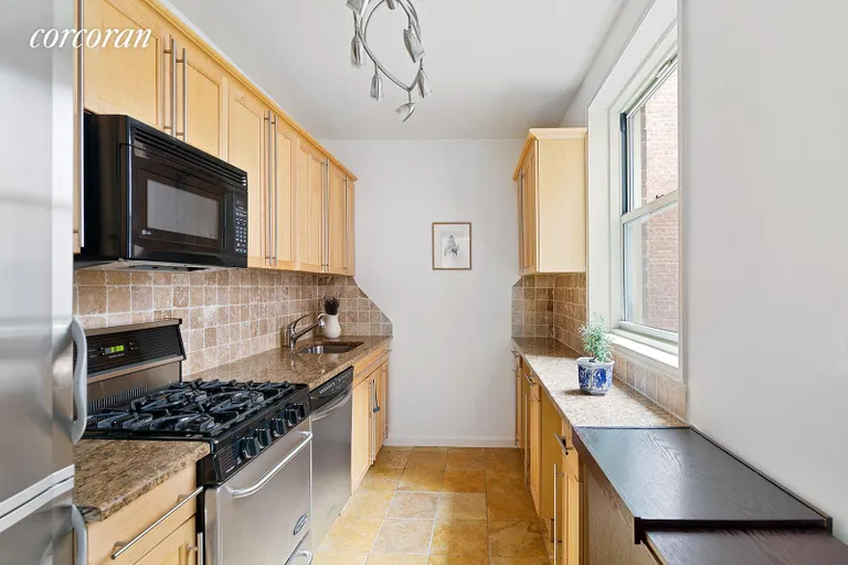 New York City Real Estate | View 220 Berkeley Place, 2C | room 3 | View 4