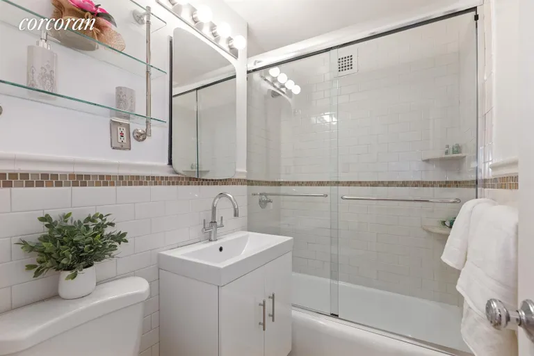 New York City Real Estate | View 400 East 77th Street, 6A | Renovated Bathroom | View 7