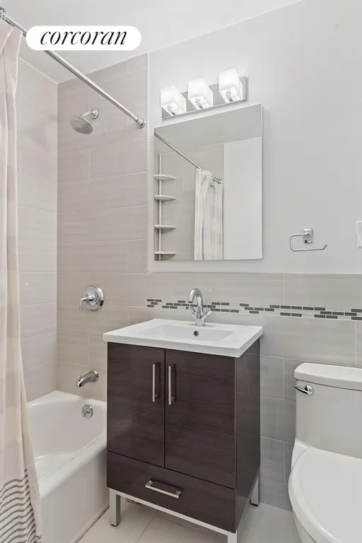 New York City Real Estate | View 225 East 57th Street, 9F | Primary Bathroom | View 4