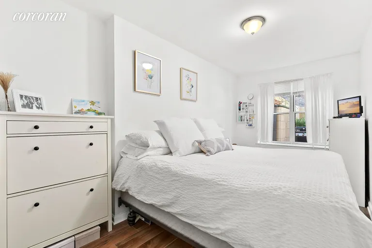 New York City Real Estate | View 336 East 50th Street, GARDENB | Room for King Size Bed | View 5
