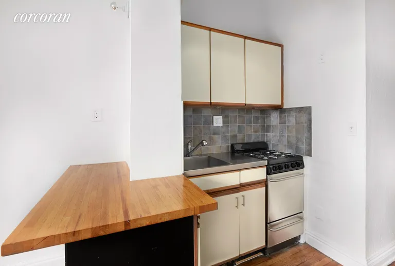 New York City Real Estate | View 1 Sheridan Square, 6E | room 3 | View 4
