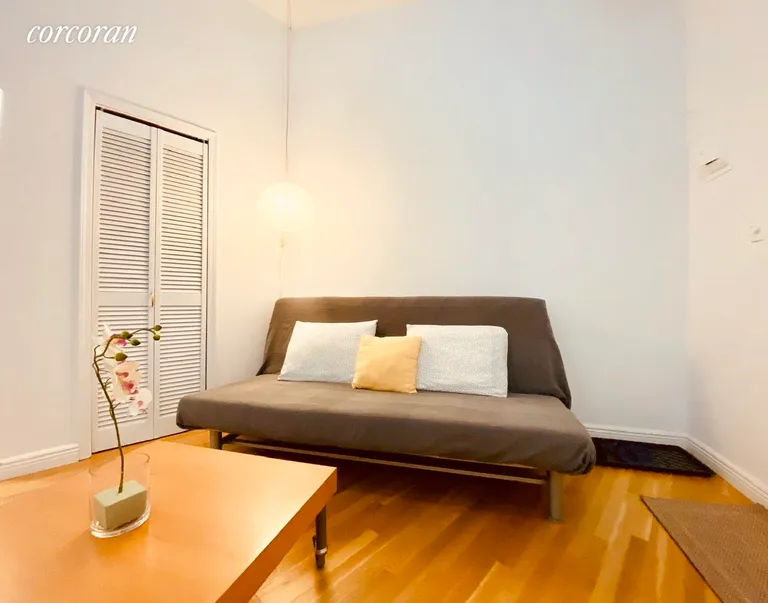 New York City Real Estate | View 140 West 69th Street, 21A | STUDIO
 | View 3
