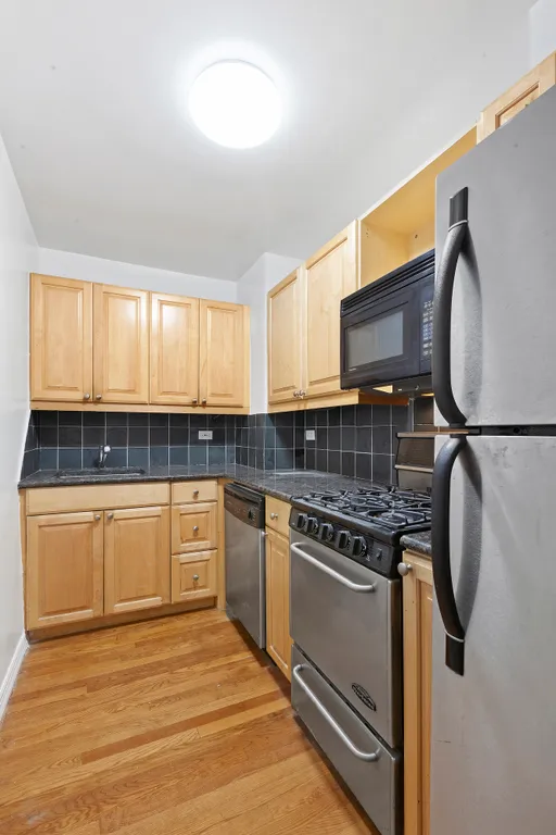 New York City Real Estate | View 333 East 34th Street, 6B | Kitchen | View 3