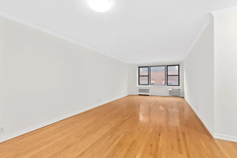 New York City Real Estate | View 333 East 34th Street, 6B | 1 Bed, 1 Bath | View 1