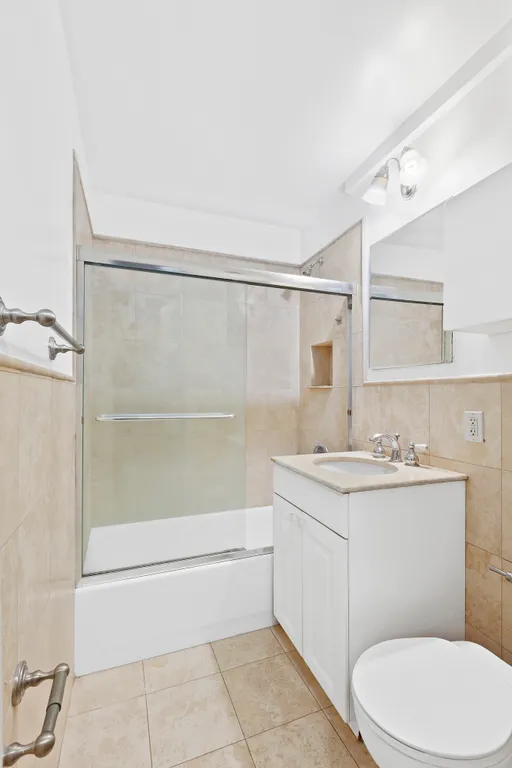 New York City Real Estate | View 333 East 34th Street, 6B | Bathroom | View 4
