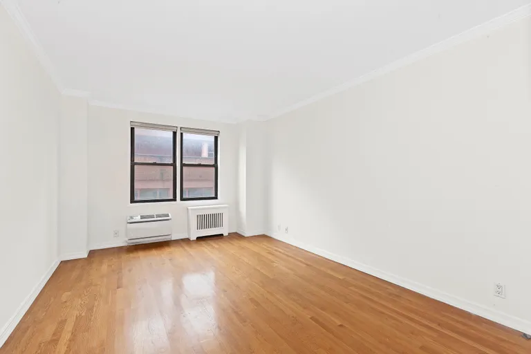 New York City Real Estate | View 333 East 34th Street, 6B | Bedroom | View 2