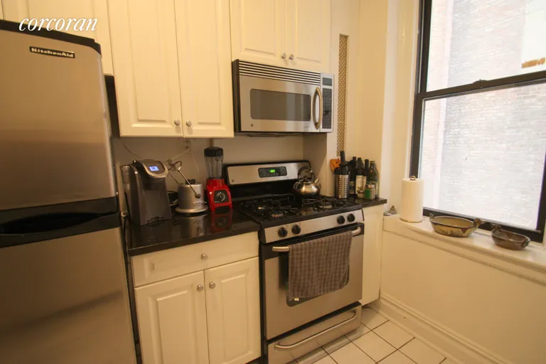New York City Real Estate | View 114 West 70th Street, 2D | room 4 | View 5