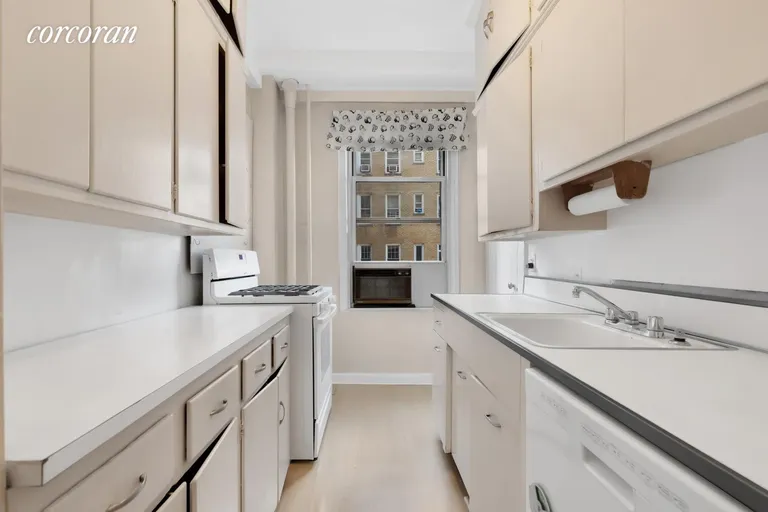 New York City Real Estate | View 17 East 96th Street, 12B | room 9 | View 10