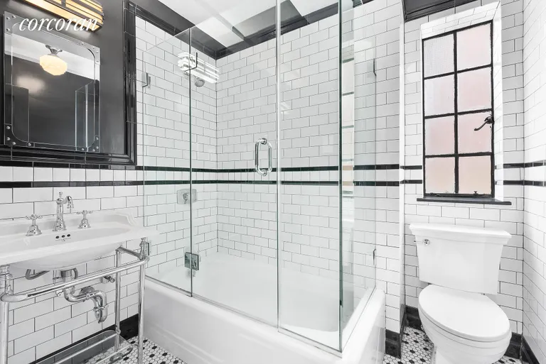 New York City Real Estate | View 10 Park Avenue, 11A | Windowed Bathroom | View 4