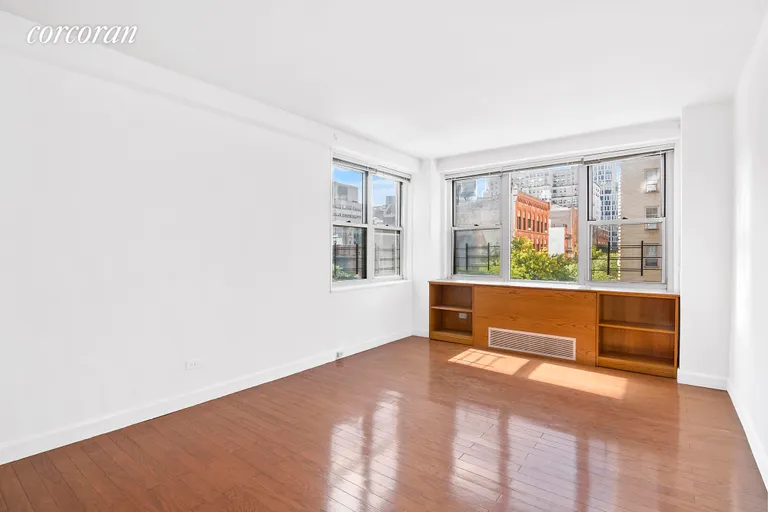 New York City Real Estate | View 301 East 22Nd Street, 5F | room 3 | View 4