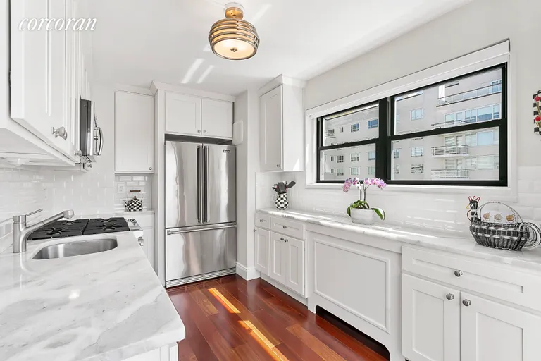 New York City Real Estate | View 201 East 66th Street, 17M | room 3 | View 4