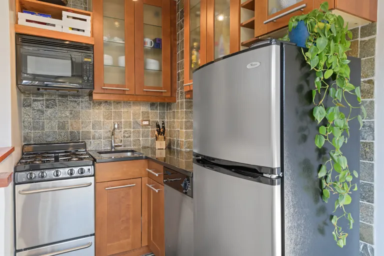 New York City Real Estate | View 166 East 35th Street, 6F | Updated kitchen with dishwasher | View 4
