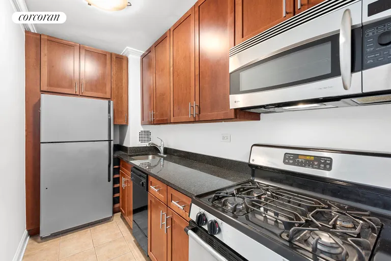 New York City Real Estate | View 211 East 18th Street, 5R | 4 | View 7