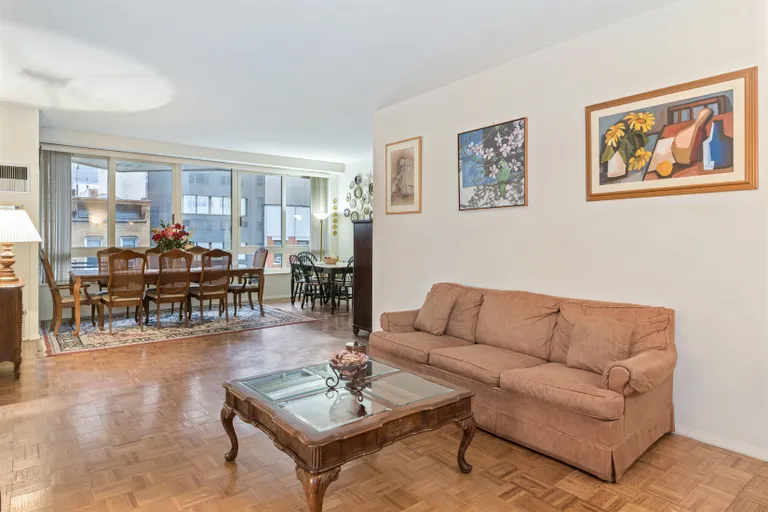 New York City Real Estate | View 100 United Nations Plaza, 6E | 2 Beds, 2 Baths | View 1