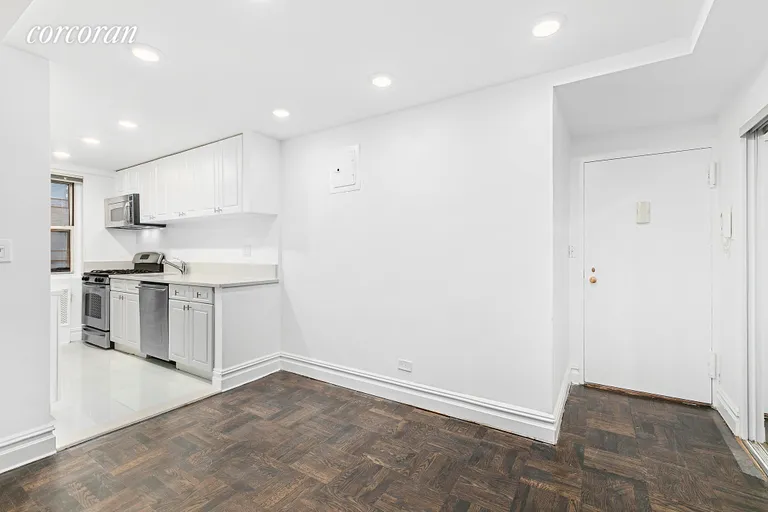 New York City Real Estate | View 301 East 66th Street, 5D | 2 Beds, 2 Baths | View 1