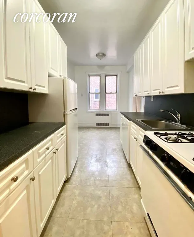 New York City Real Estate | View 50 Ocean Parkway, 6A | room 4 | View 5