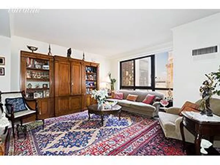New York City Real Estate | View 100 United Nations Plaza, 18EF | 3 Beds, 2 Baths | View 1