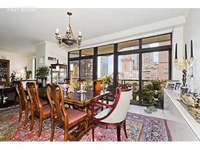 New York City Real Estate | View 100 United Nations Plaza, 18EF | room 1 | View 2