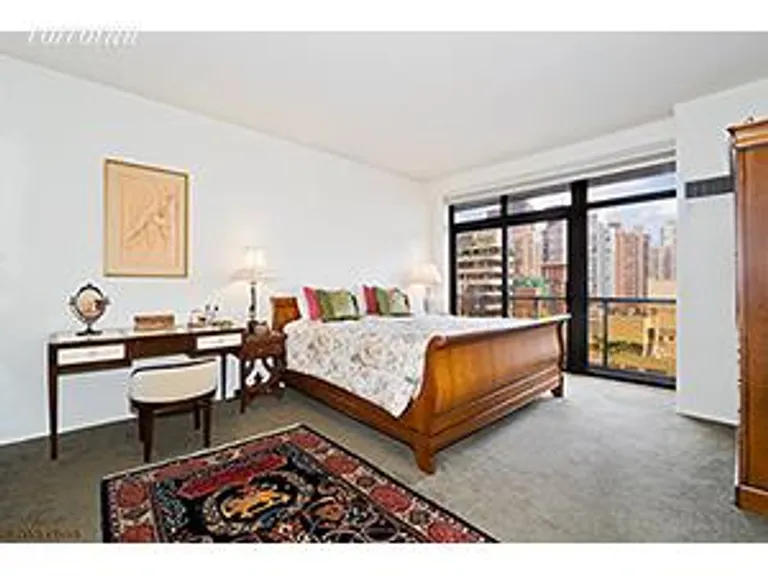 New York City Real Estate | View 100 United Nations Plaza, 18EF | room 2 | View 3