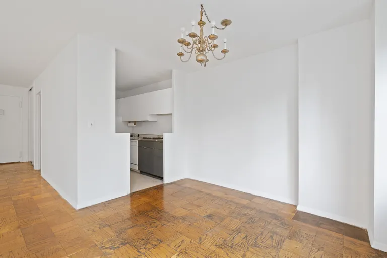 New York City Real Estate | View 180 West End Avenue, 8F | room 4 | View 5