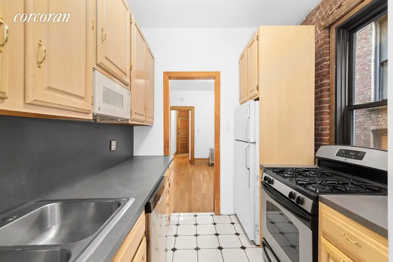 New York City Real Estate | View 161 East 81st Street, 2W | room 6 | View 7