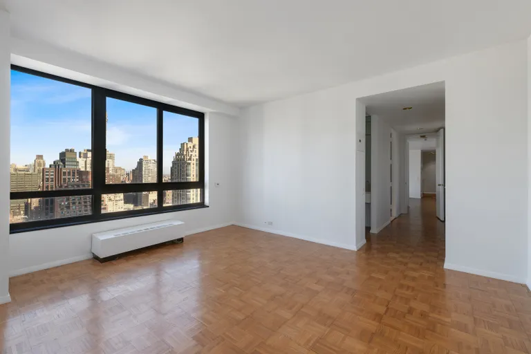 New York City Real Estate | View 100 United Nations Plaza, 32E | Large bedroom with amazing closet space | View 4