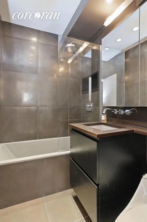 New York City Real Estate | View 340 East 64th Street, 9G | Bathroom | View 10