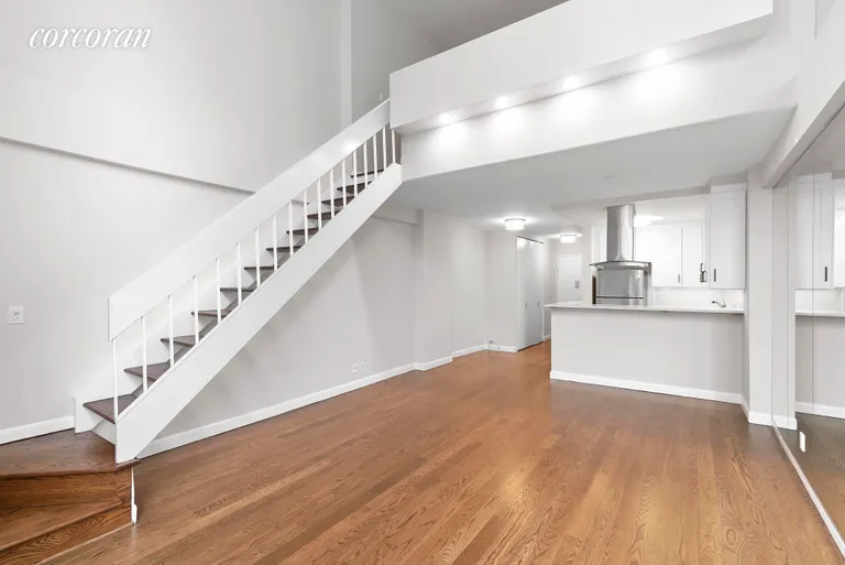 New York City Real Estate | View 32 East 76th Street, 802 | 
    
        
        
            

             | View 4