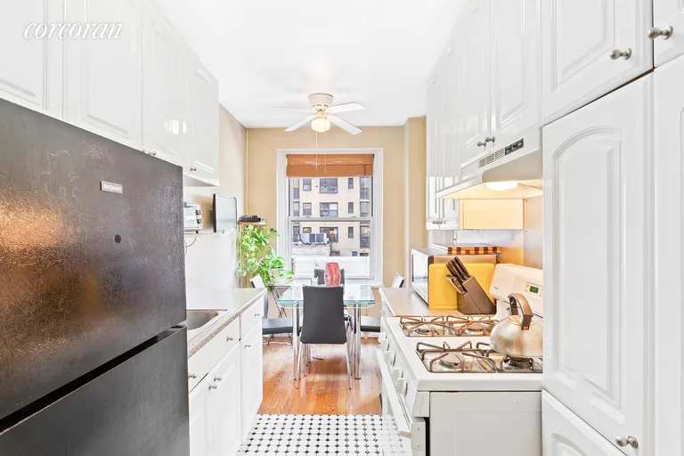 New York City Real Estate | View 433 West 34th Street, 2N | room 3 | View 4