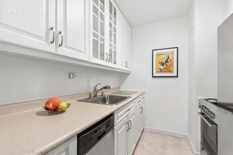 New York City Real Estate | View 7 East 14th Street, 1202 | room 3 | View 4