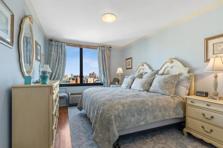 New York City Real Estate | View 115 East 87th Street, 19F | Second Bedroom w/Closet | View 9