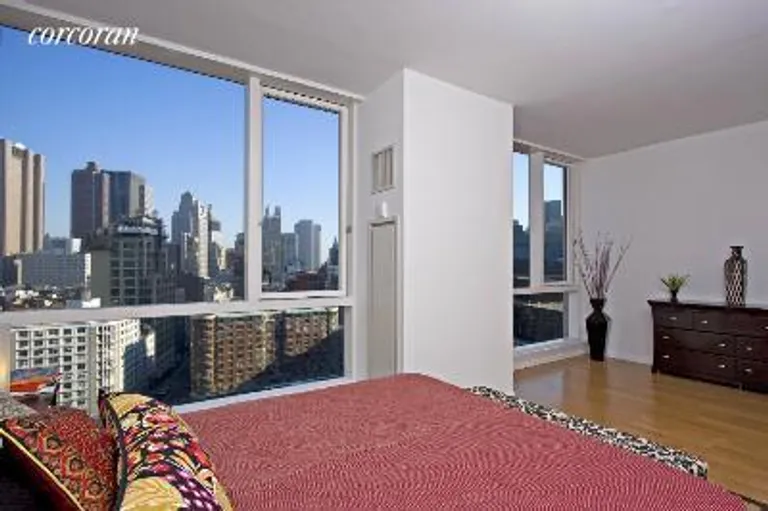 New York City Real Estate | View 200 Chambers Street, 17G | room 2 | View 3
