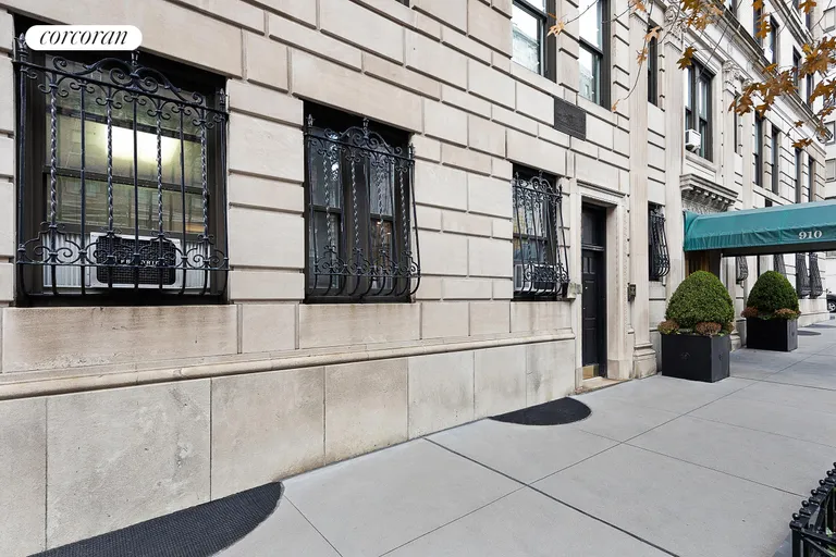 New York City Real Estate | View 910 Park Avenue, 1S | Other Listing Photo | View 6