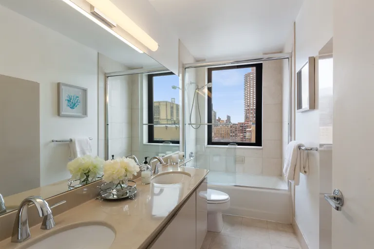 New York City Real Estate | View 330 East 75th Street, 20A | Primary Bathroom | View 10